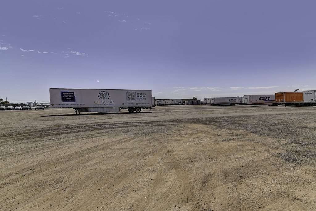 trailer inside of a industrial yard per acre